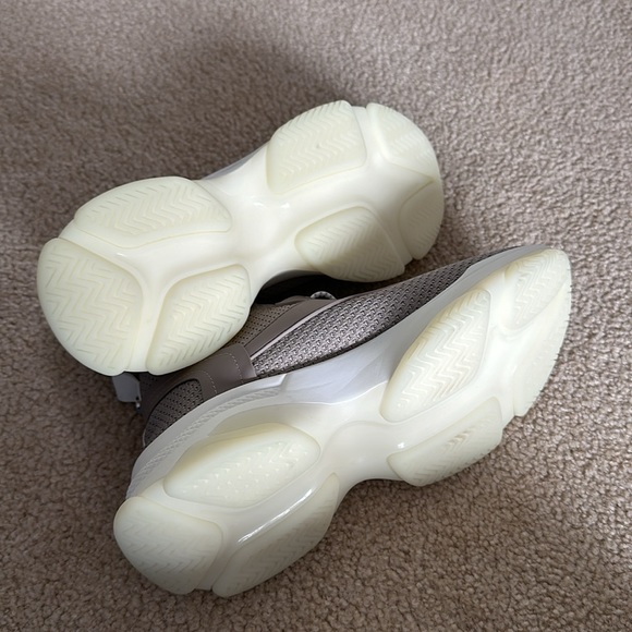 Steve Madden Myles Sneakers in taupe - Picture 7 of 8